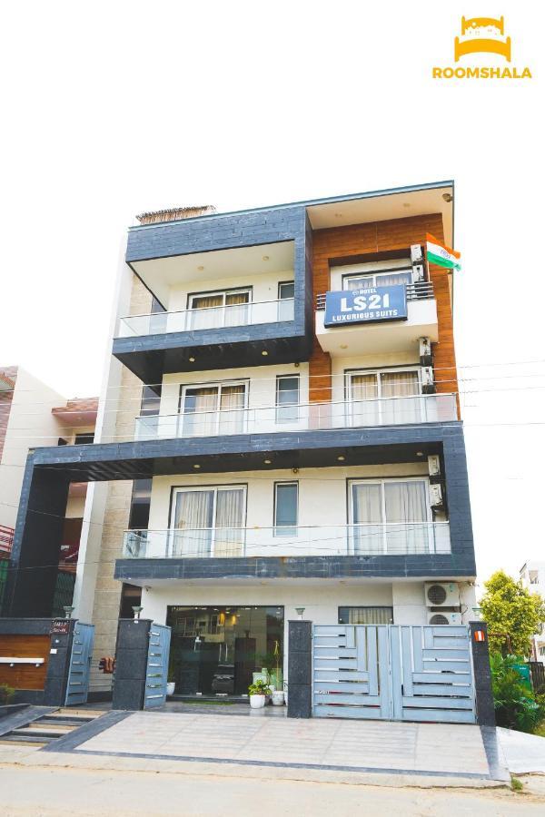 Hotel Ls 21 Badshahpur Kültér fotó